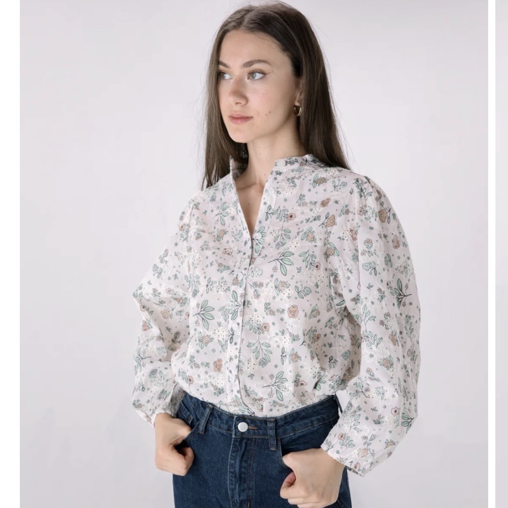NWOT SOLITAIRE Floral Printed Embroidered Eyelet Long Sleeve Top Sz M